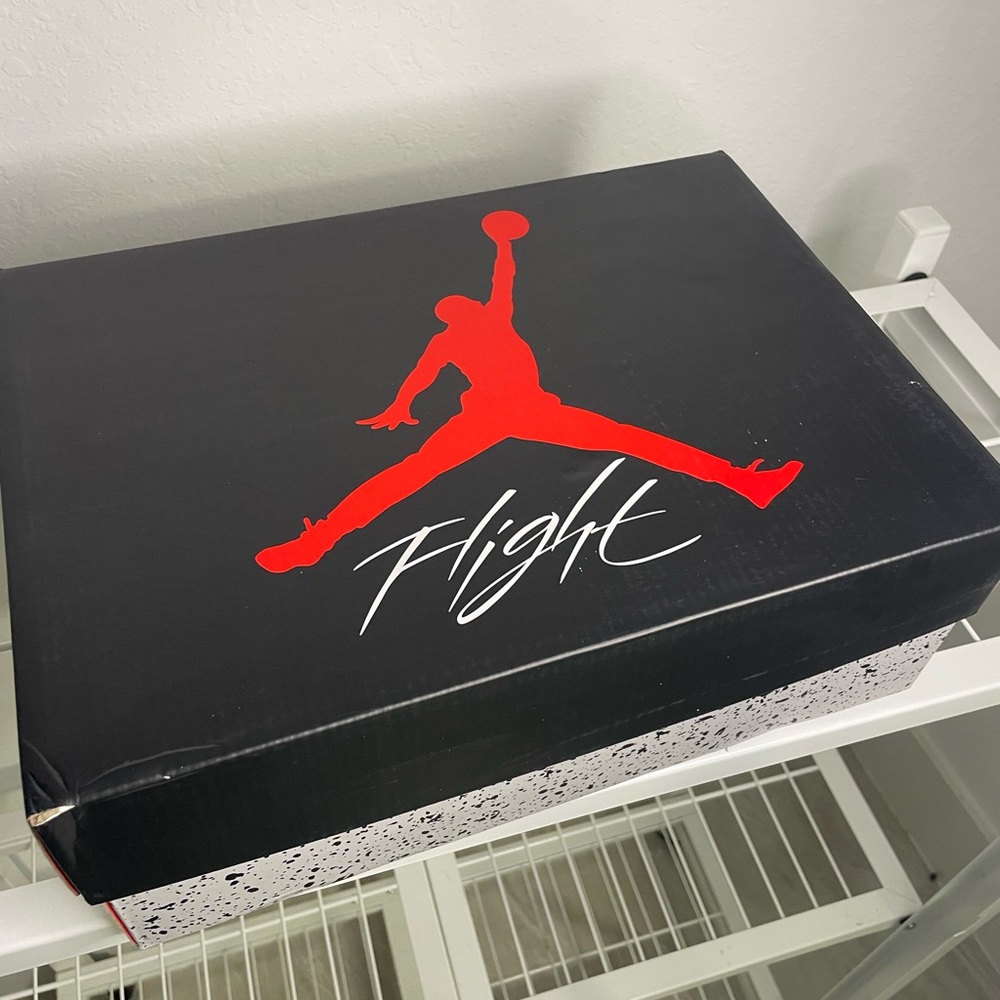 Jordan 4 White thunder Men Size 12